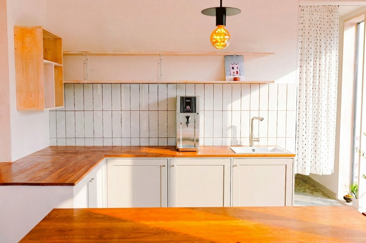 Declutter: benchtops cleared for the listing shot.